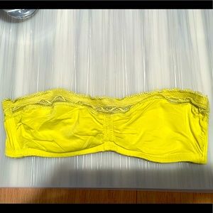 NWOT. Strapless unlined underwire bra with lace detail